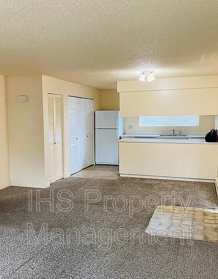 1913 Hoxie Ave #C — Photo 6