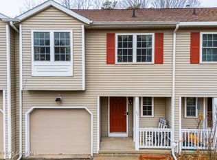 29 Fairwood Dr, Queensbury, NY 12804