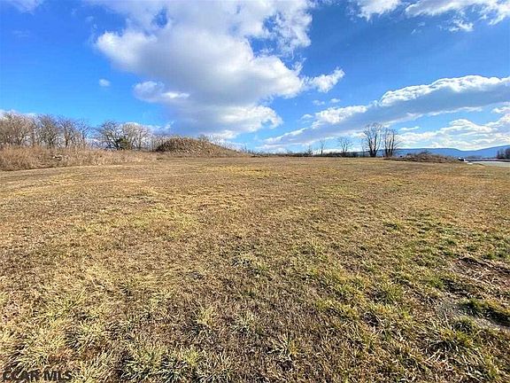 3rd image of 2780 Benner Pike