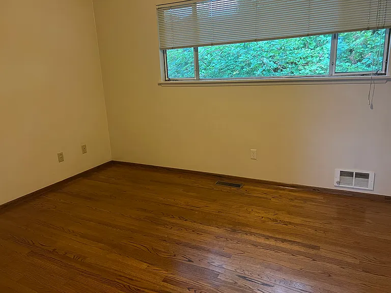 5011 45th Ave NE — Photo 10