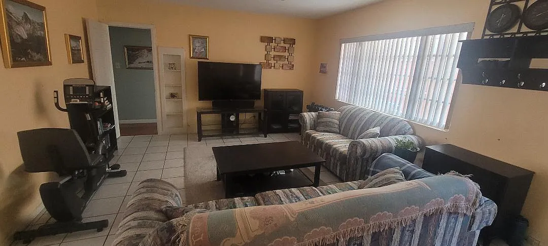 3 bed, 1070 sqft, $3,695 — Photo 4