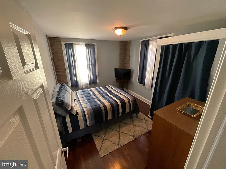 2938 E Thompson St — Photo 12