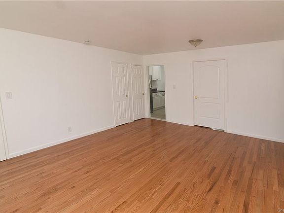 3rd image of 101 Carpenter Ave APT D7