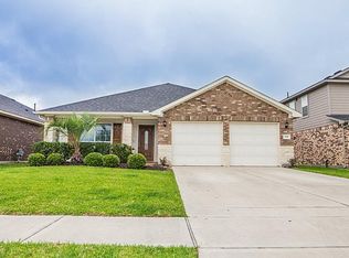 318 Gulf Winds Dr, Bacliff, TX 77518