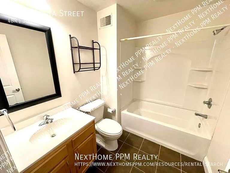 323 Augusta St — Photo 21