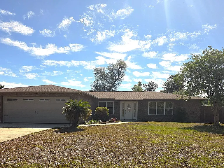411 Shade St — Photo 1