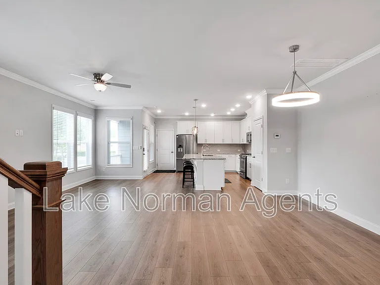 1034 Lyndon Station Dr — Photo 7