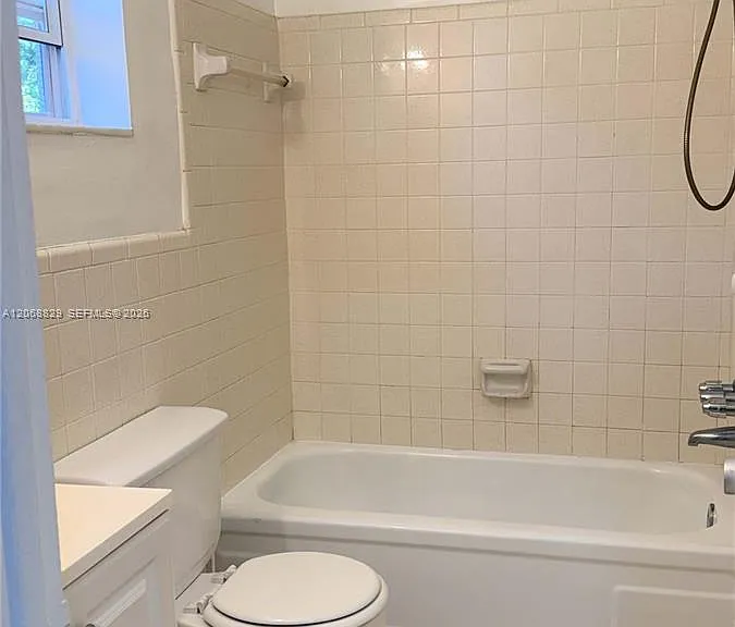 717 NE 1st St #5 — Photo 4