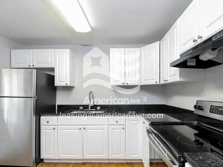 1744_008_kitchen_12802017.jpg