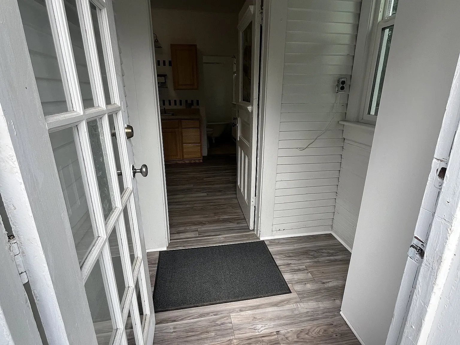 2 bed, 1.0 bath, $1,200 — Photo 2
