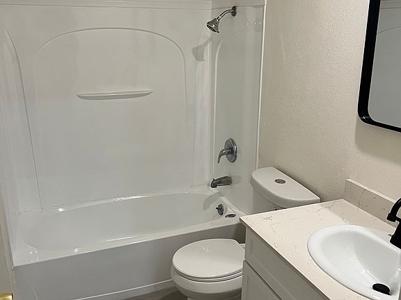 5th image of 9653 Alder Ave APT 1