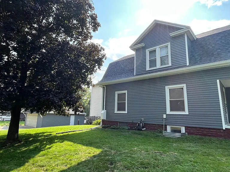 3202 Lincoln Way — Photo 3