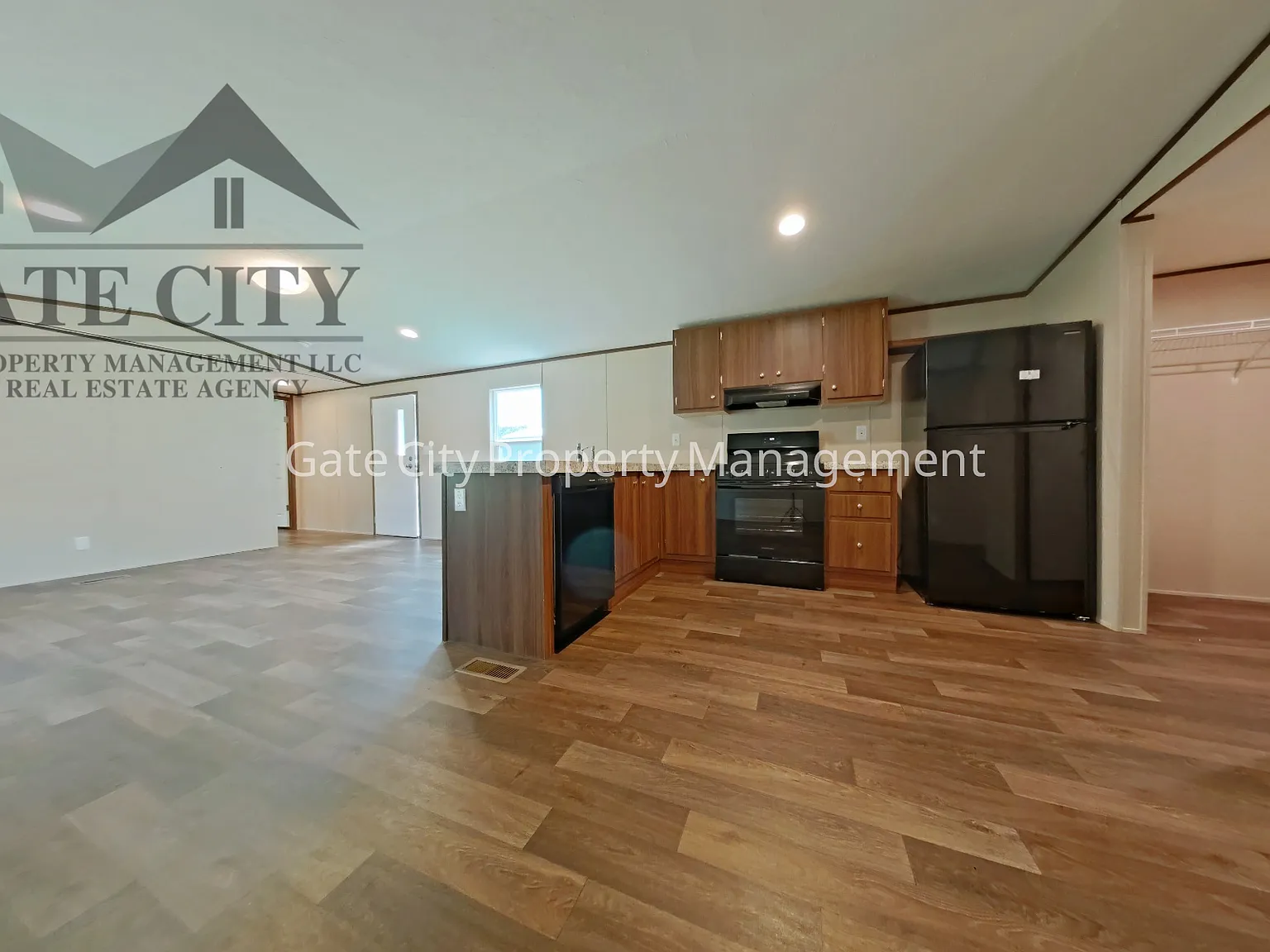2 bed, $1,200 — Photo 2