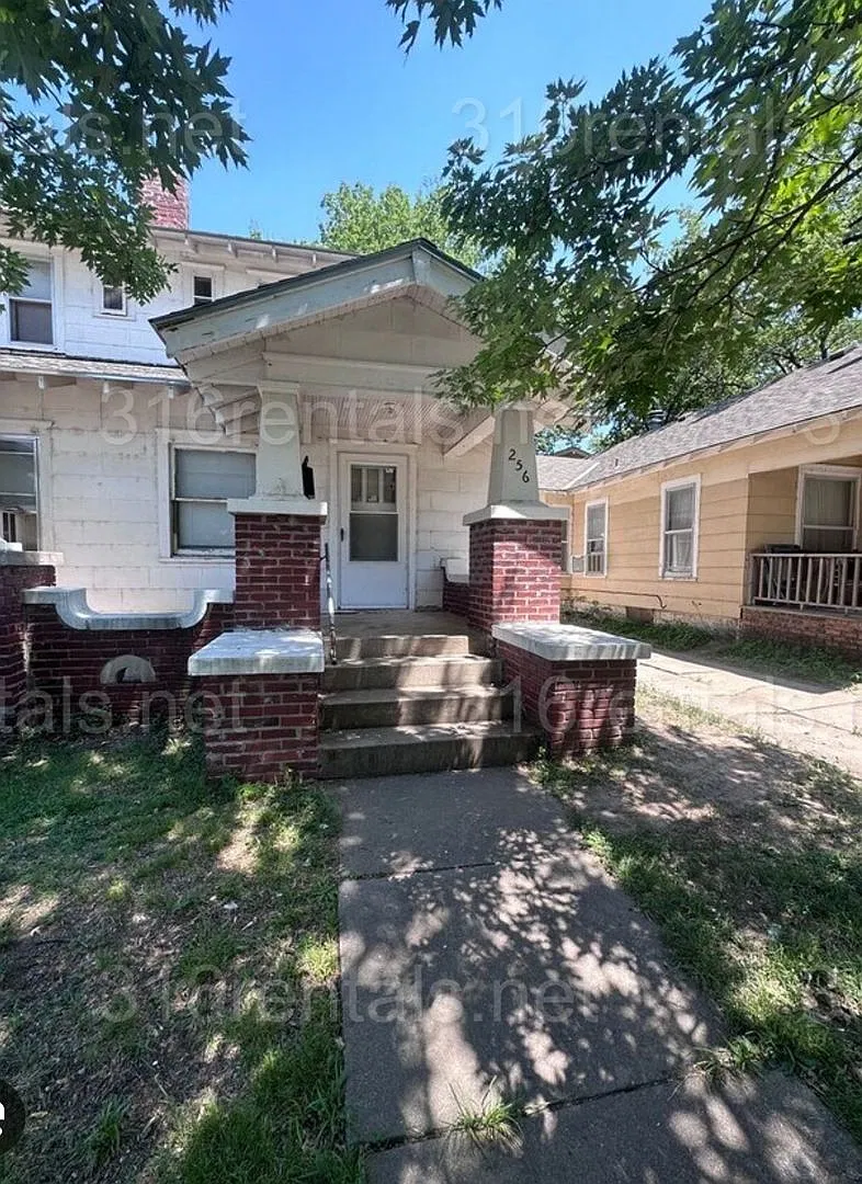 $775 - **Coming Soon** 2 Bed 1 Bath - Duplex — Photo 2