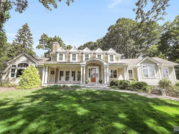 3 Sleepy Hollow Rd, Upper Saddle River, NJ 07458