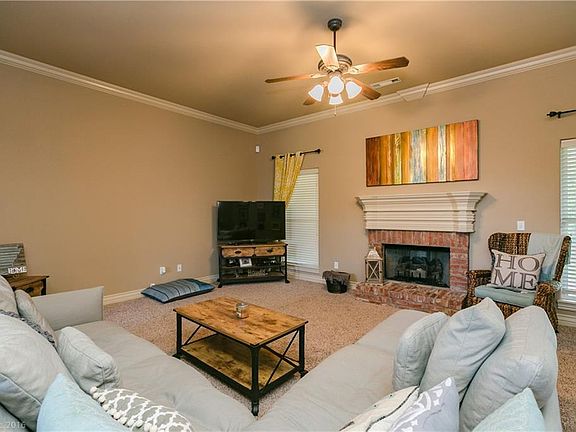 5th image of 2400 SW Pinoak Ave