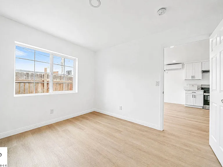 1428 W 59th St #3/4 — Photo 8