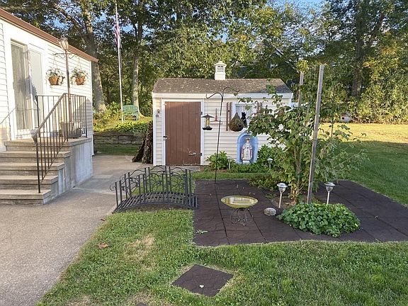 2nd image of 33 Ipswich Dr