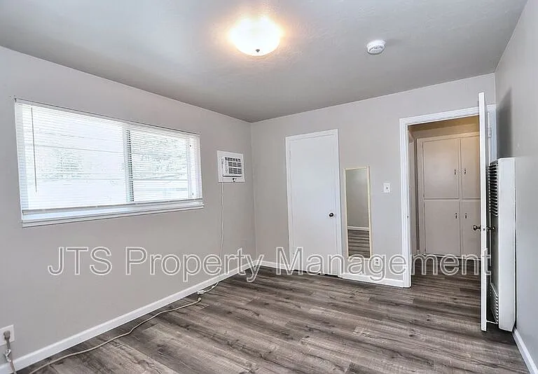 4439 V St #5 — Photo 39