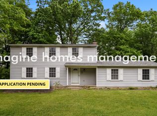 187 Chelmsford Dr, Aurora, OH