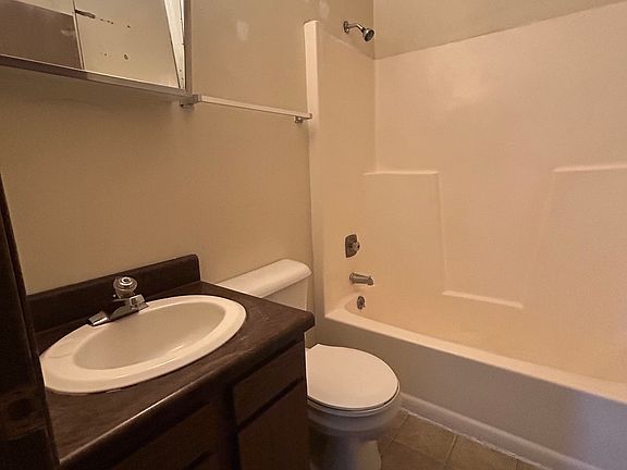 2nd image of 1422 15th St SE #5