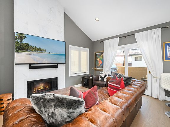 3rd image of 718 Marguerite Ave #1/2