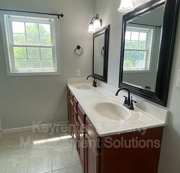 819 Geoffery St — Photo 20