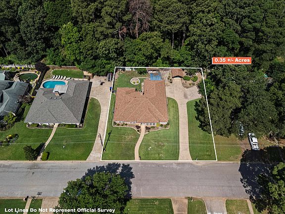 2nd image of 811 Pinegrove Ln