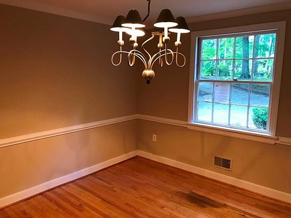 3rd image of 211 Riverwood Dr