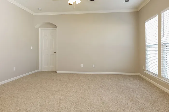 4 bed, 2.5 bath, 2620 sqft, $2,875 — Photo 4