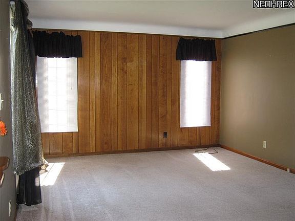 3rd image of 16305 Woodbury Ave