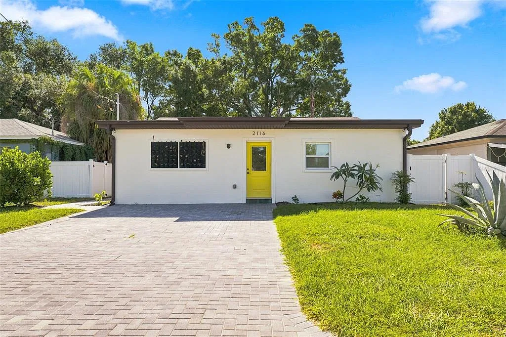 4 bed, 2.0 bath, 1224 sqft, $4,600 — Photo 2