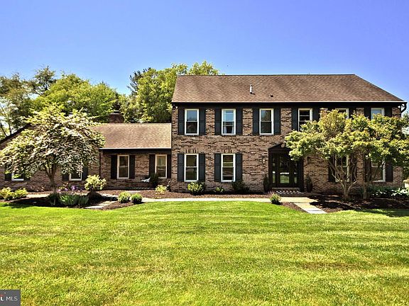 3rd image of 1166 Arrowhead Dr