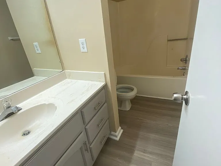 2505 West Broad Street — Photo 9