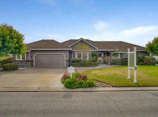 880 S Ridgemark Dr, Hollister, CA 95023