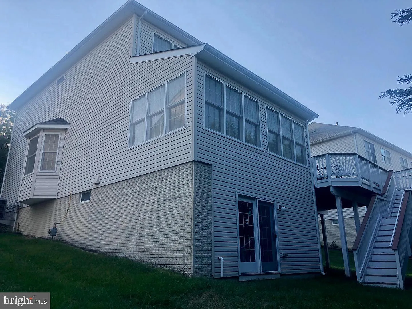 5 bed, 4.5 bath, 4321 sqft, $4,195 — Photo 2