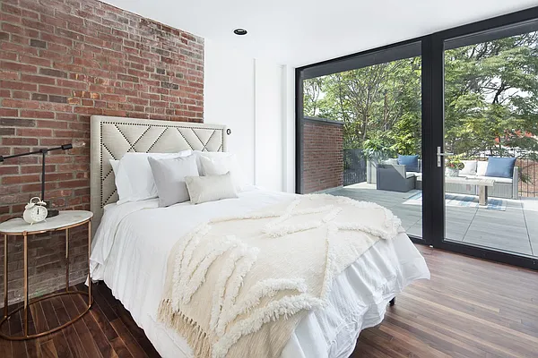 Sold by Bold New York | media 12