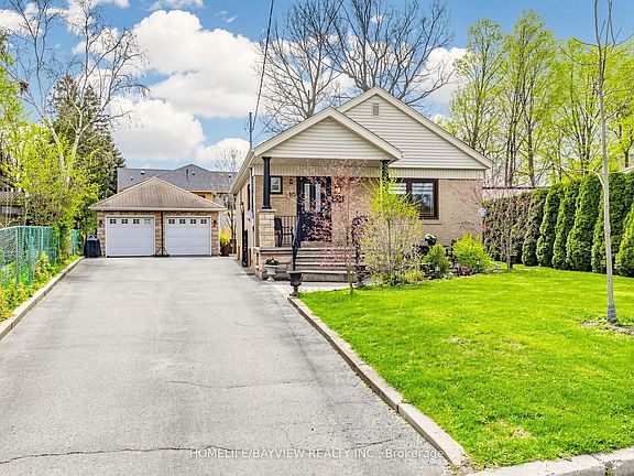 2nd image of 10 Woolton Cres