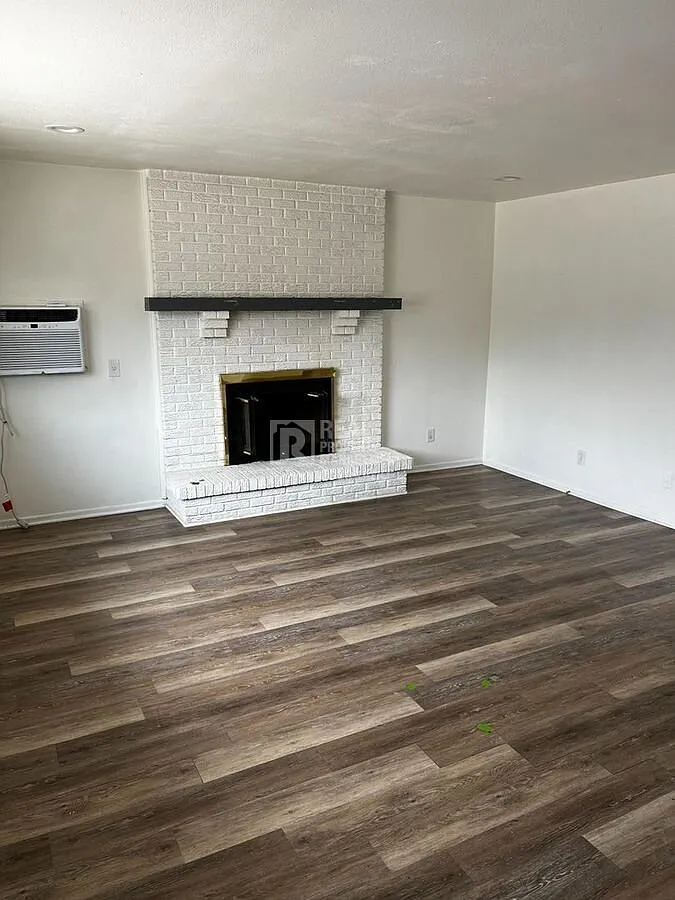 Comfortable 2-Bedroom Condo with Detached Garage & In-Unit Laundry in Longmont! — Photo 4