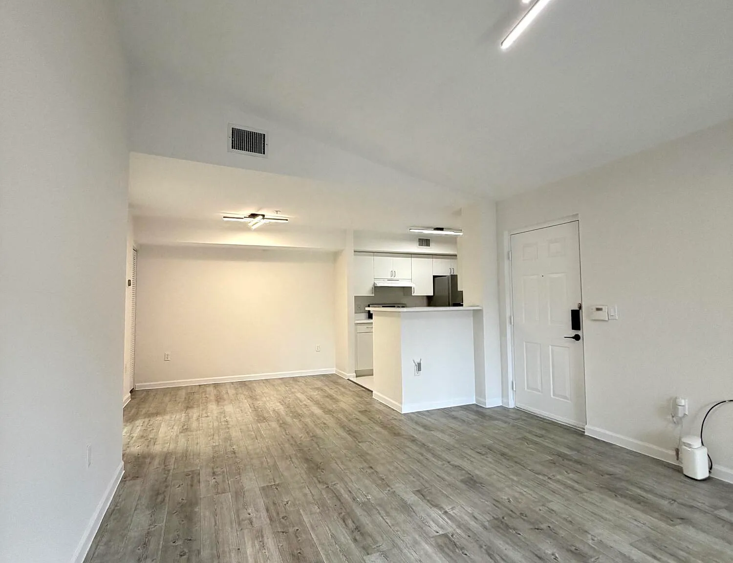 1 bed, 1.0 bath, 684 sqft, $1,800 — Photo 3