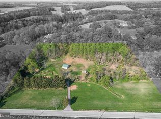 1076 W Clearview Dr, Glen Rock, PA 17327