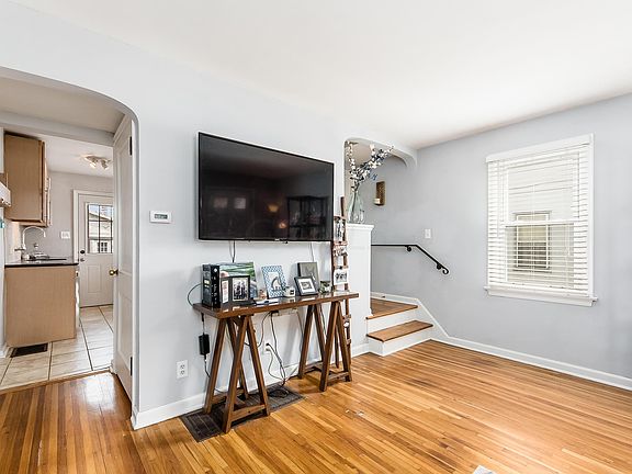 5th image of 1498 Elmwood Ave #1498