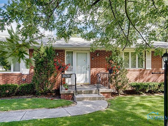 3rd image of 1620 Queenswood Dr