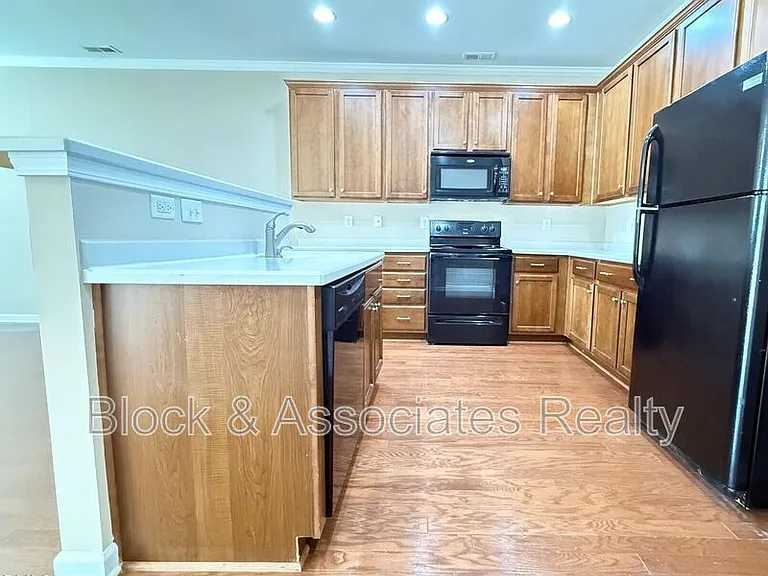 705 Keystone Park Dr #26 — Photo 7