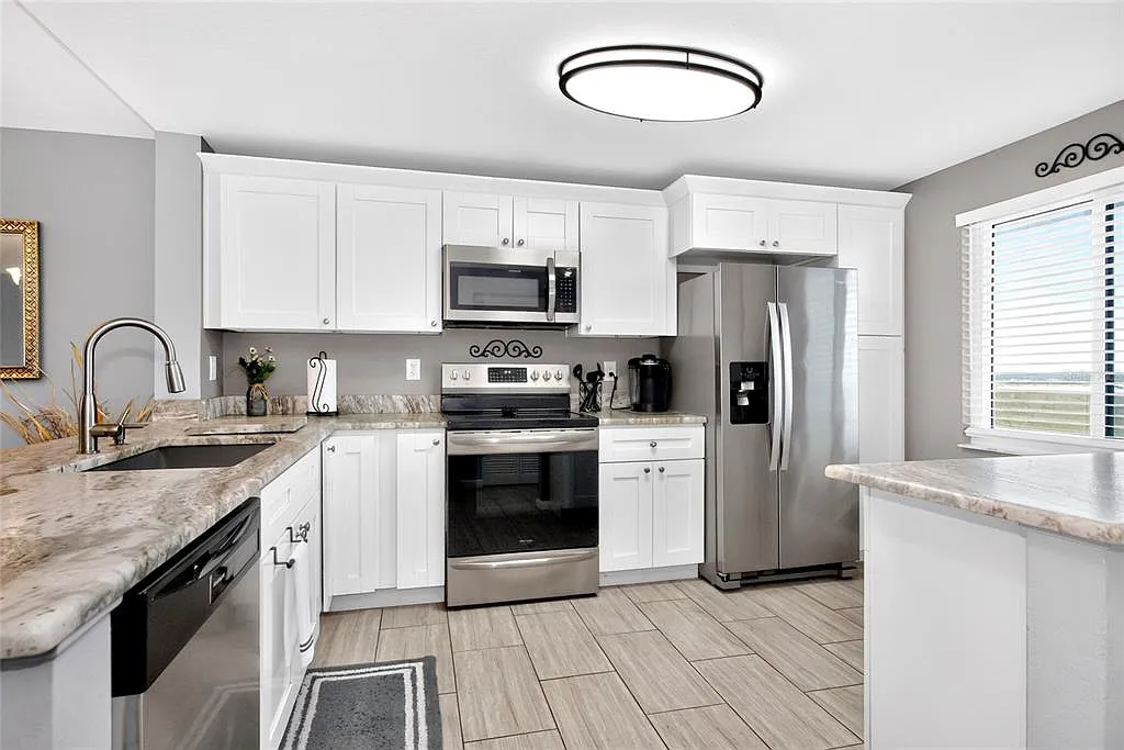 2 bed, 2.0 bath, 1225 sqft, $5,000 — Photo 3