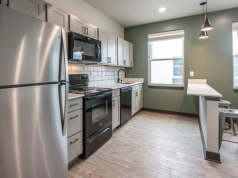 The Bentley Apartments — Photo 36