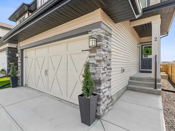 2 Belgian Cres, Cochrane, AB T4C 3C3