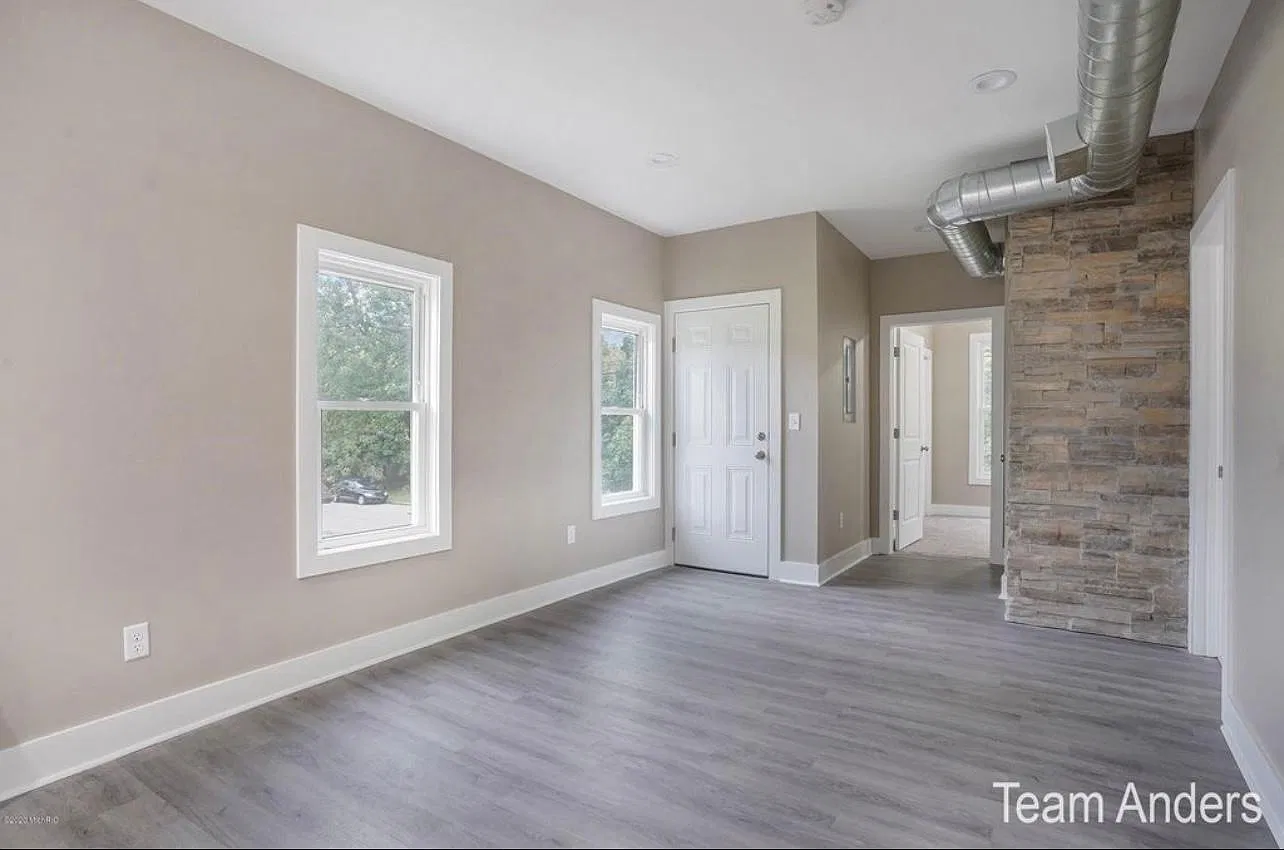 3 bed, 900 sqft, $1,750 — Photo 1