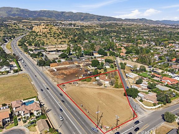 4th image of 10721 Andora Ave