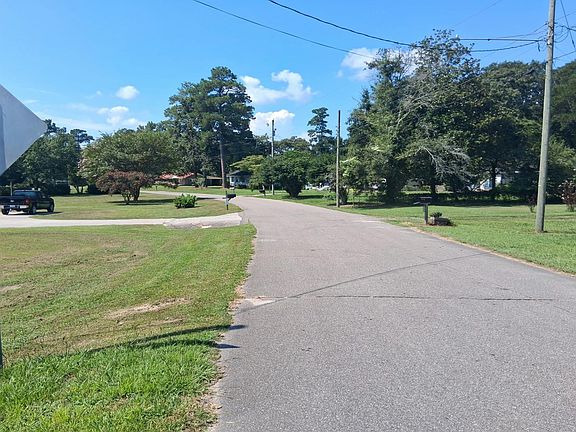 5th image of 208 Cedar Dr